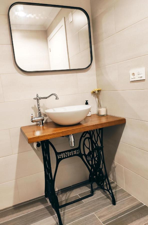 Habitación Privada En Alojamiento Diferente Y Con Calidad En El Centro De Alicante! *