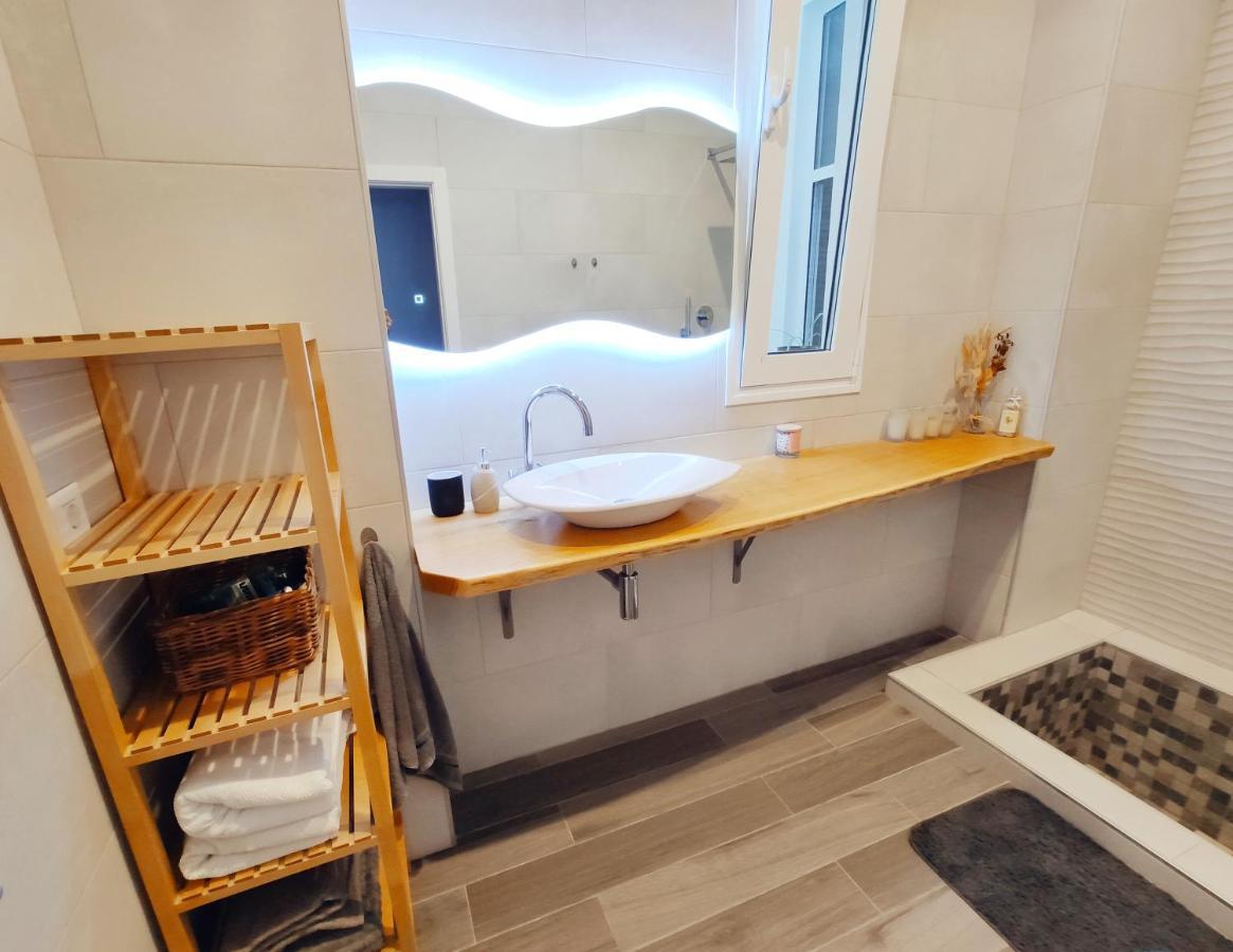 Habitación Privada En Alojamiento Diferente Y Con Calidad En El Centro De Alicante! *