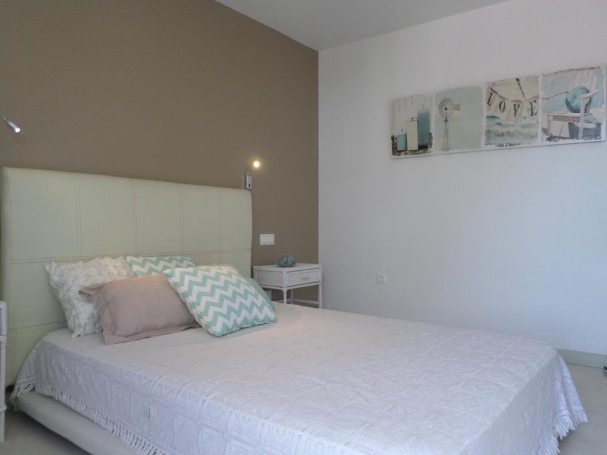 Bright Beach Apartment *