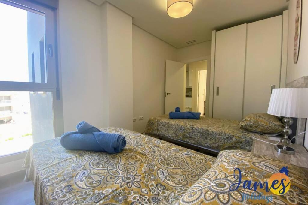 Apartment Hills Luxury With Comm Pool *