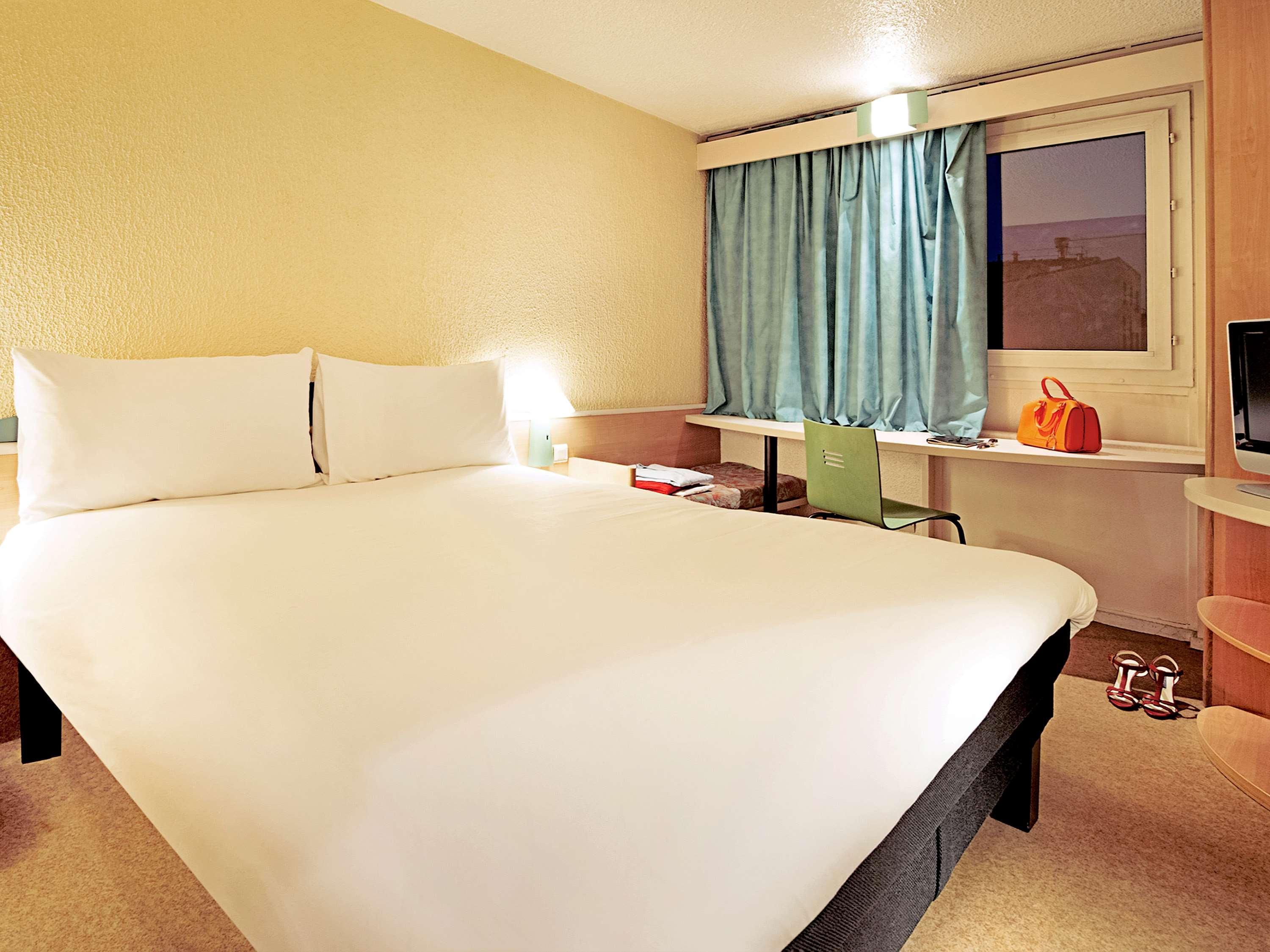 Ibis Hotel *