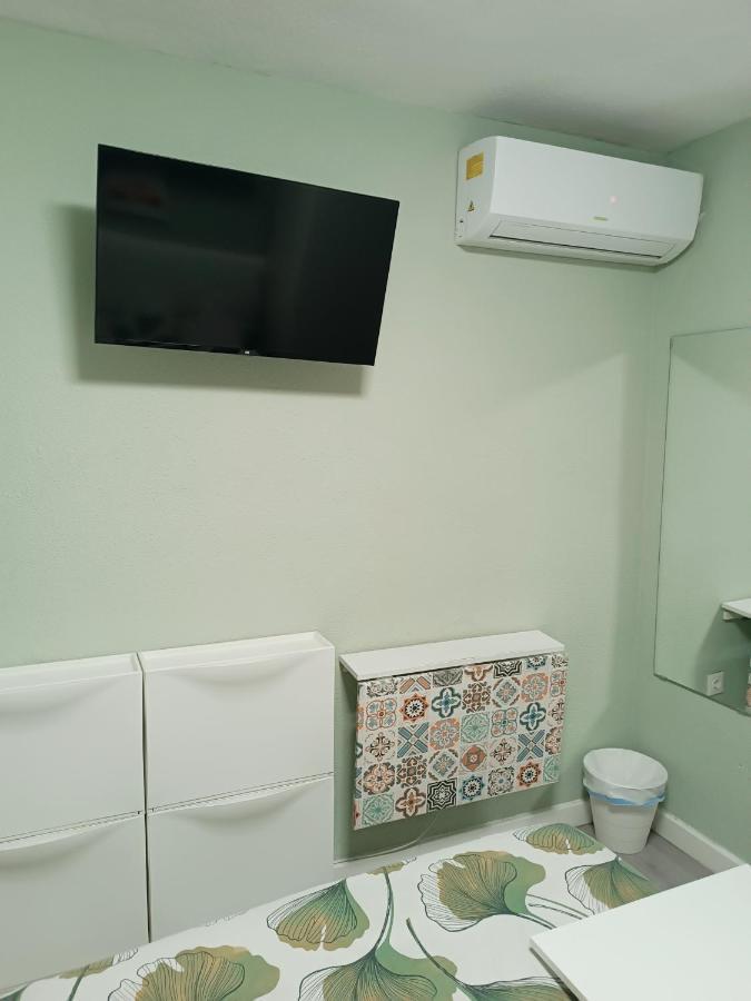 Habitaciones2 Renfe Homestay *