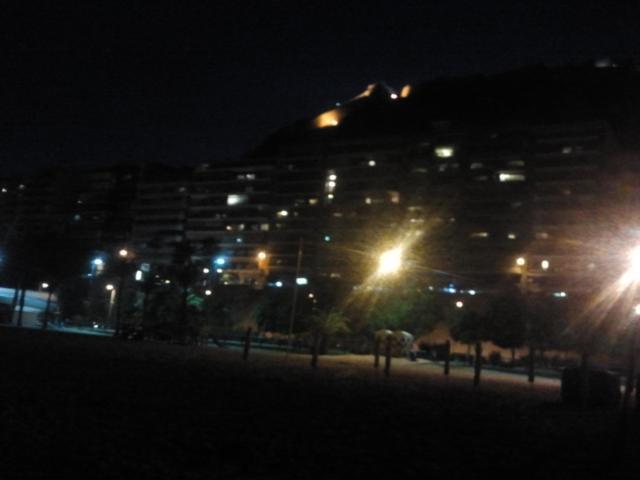Con Encanto Junto Al Postiguet Y Castillo *
