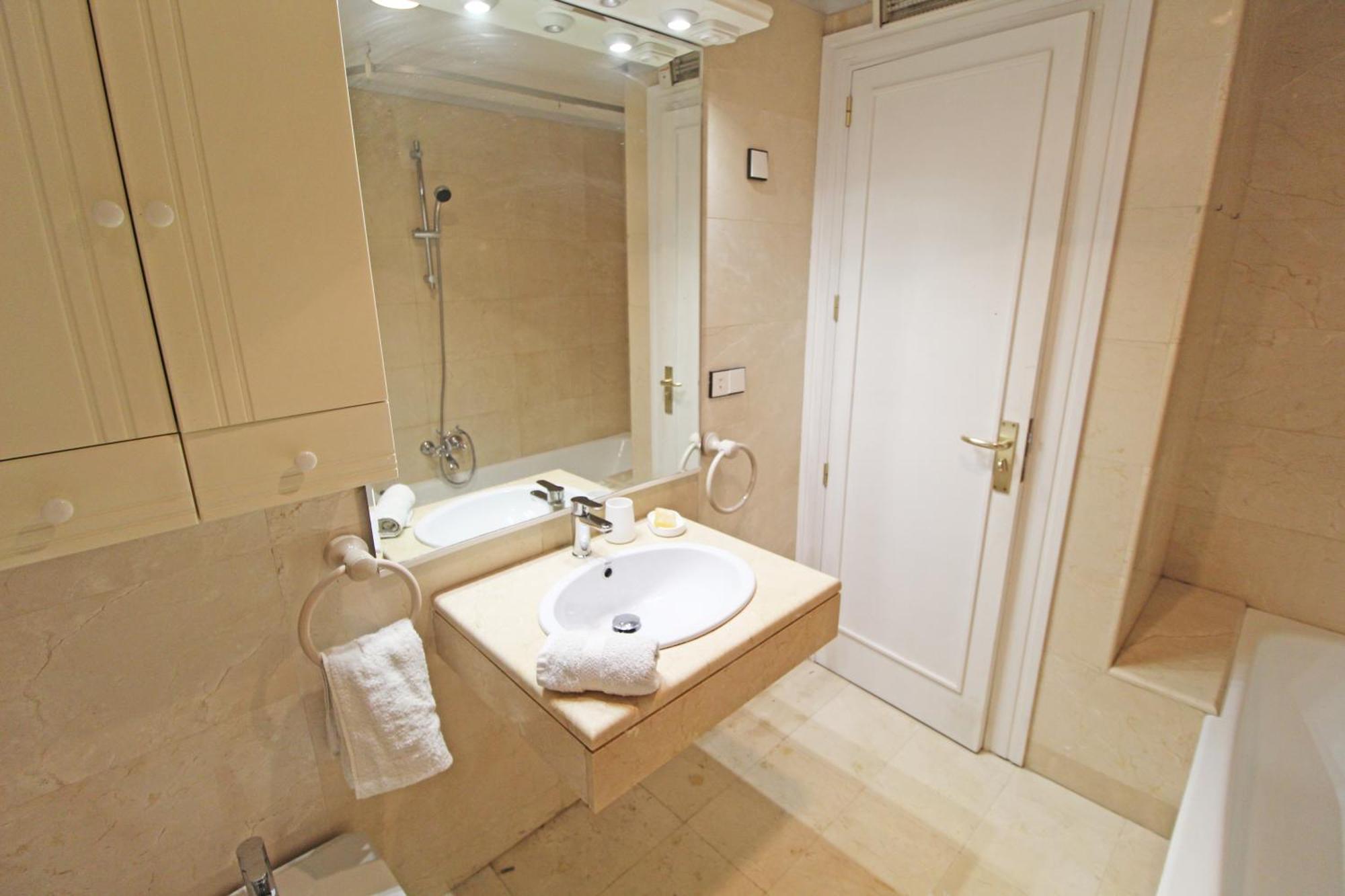 Apartment Castle Views. Terrace. Design Style. Ac. Wifi. Refurbished. Supercentric. Alicante