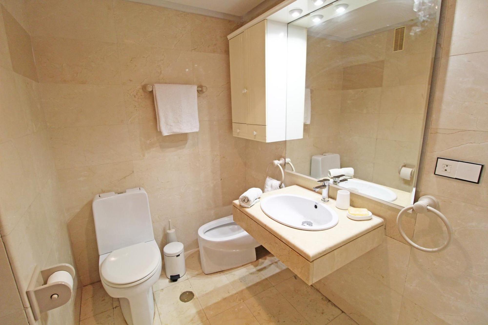 Castle Views. Terrace. Design Style. Ac. Wifi. Refurbished. Supercentric. Apartment