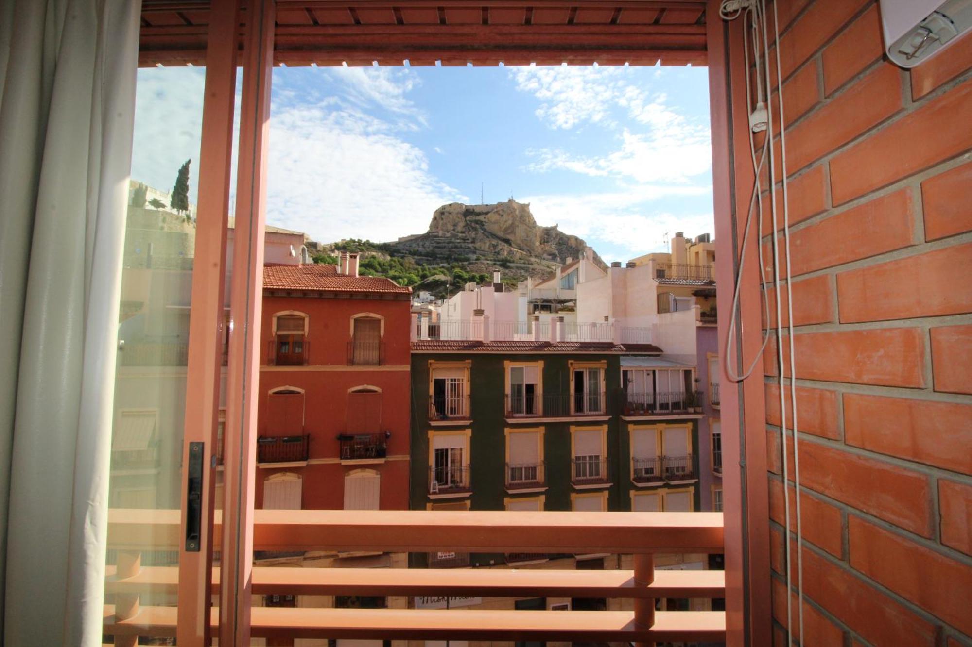 Apartment Castle Views. Terrace. Design Style. Ac. Wifi. Refurbished. Supercentric. *