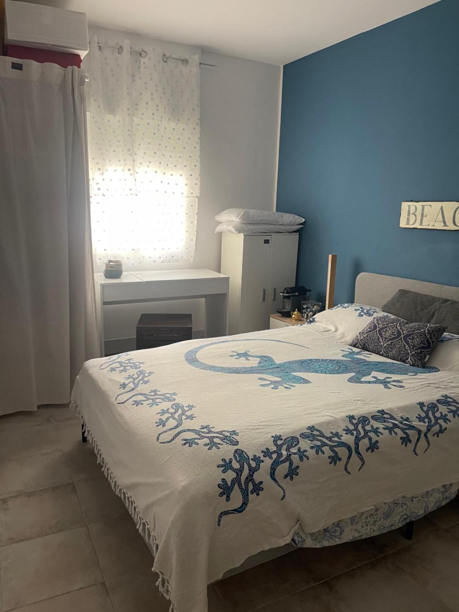 Comfortable Carolina En Homestay Alicante