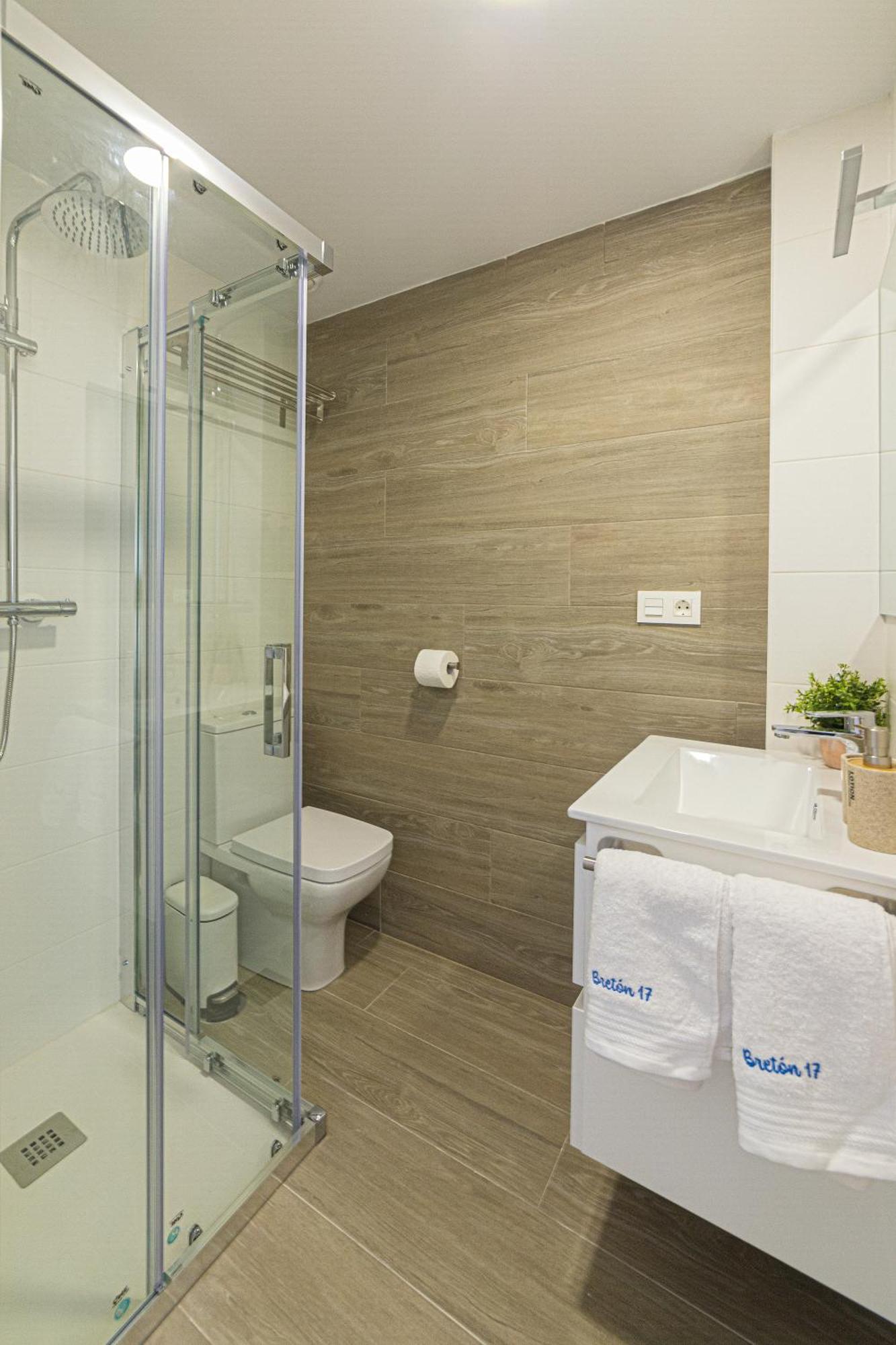 Breton 17 Apartment *