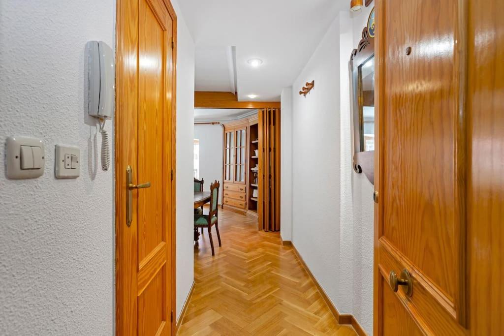 Apartment Comfy At Old Town Plaza With Ac Alicante