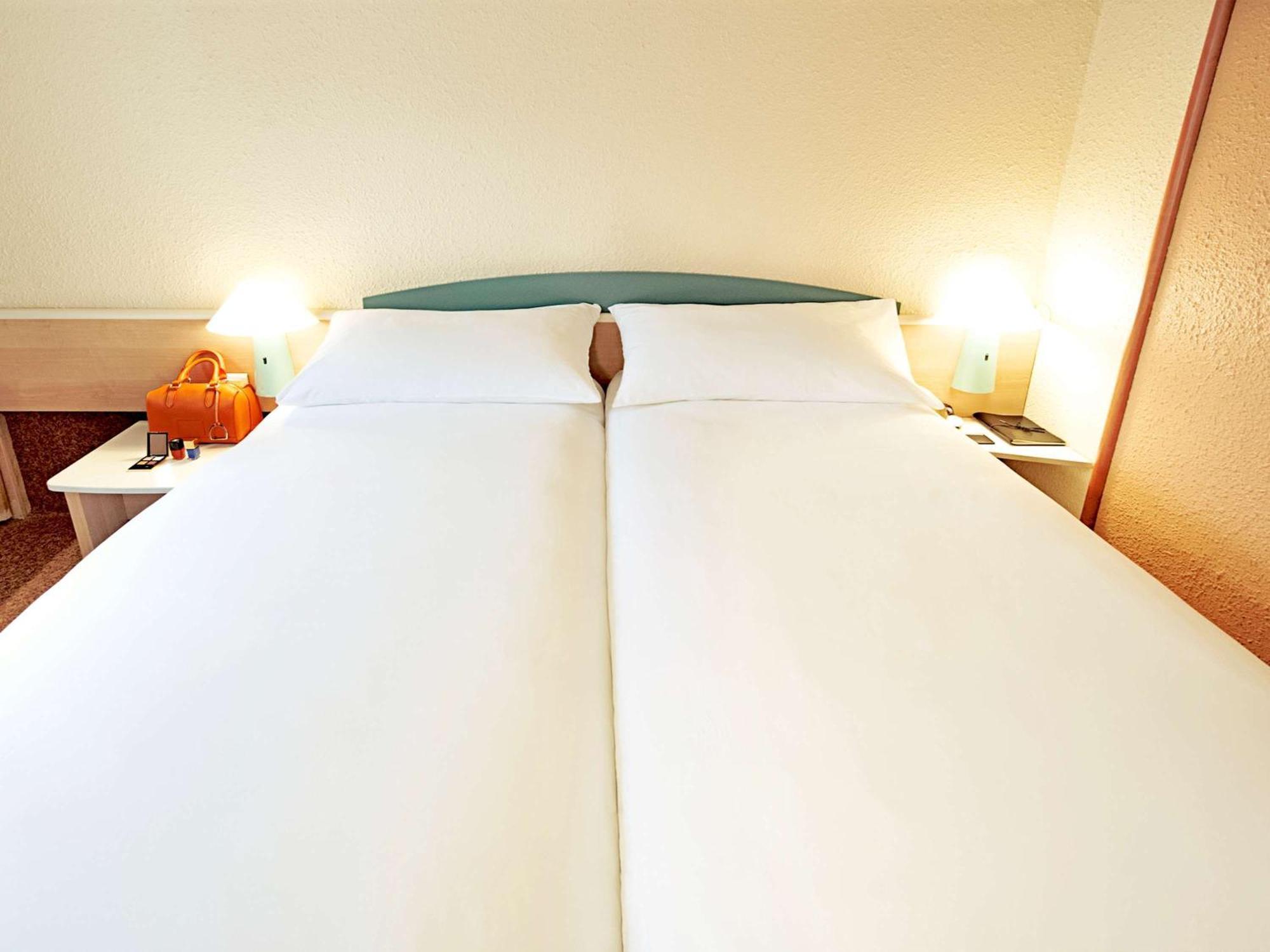 Ibis Hotel *
