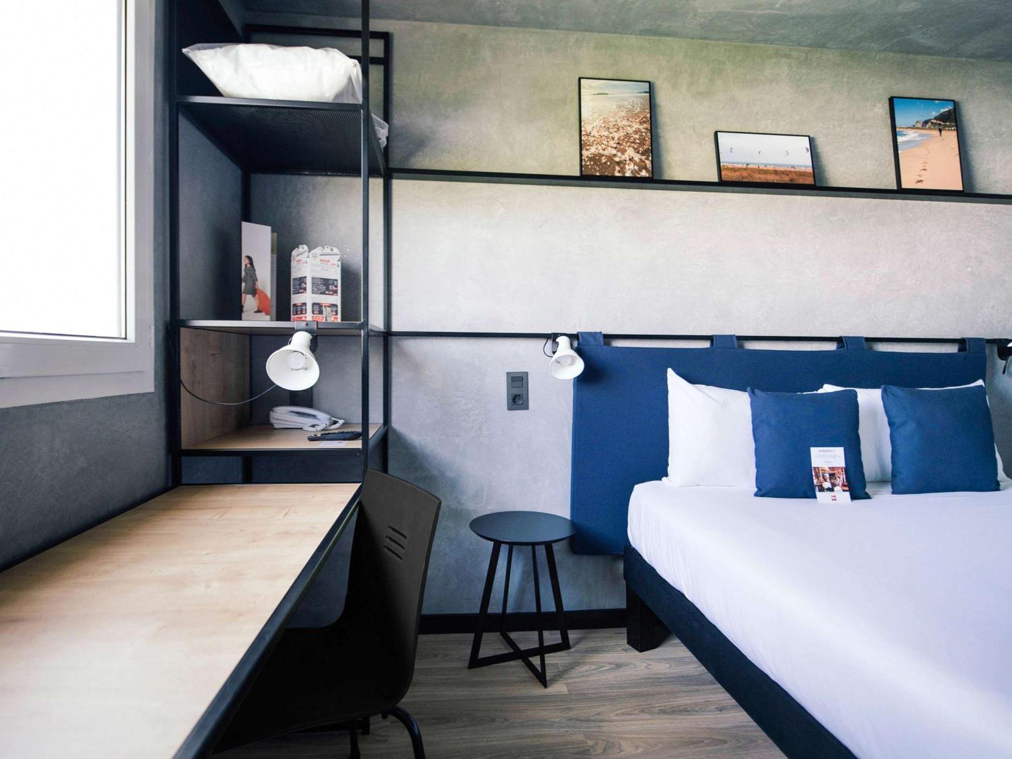 Ibis Hotel *