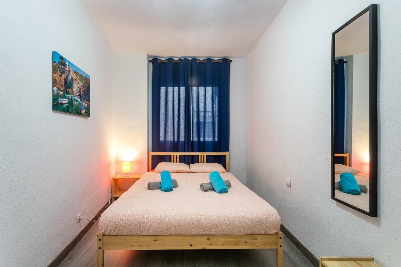Lovely, New, Bright 3 Mins To 105 Sq Meters Apartamento
