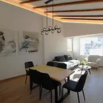 Atico loft de lujo con terraza espectacular y vista a los 2 castillos