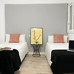 Modern 2 Bedroom Apartment Close To City Center