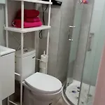 Habitación con baño privado en piso familiar