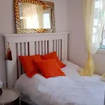 Habitación con baño privado en piso familiar