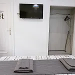 Gloria Host House