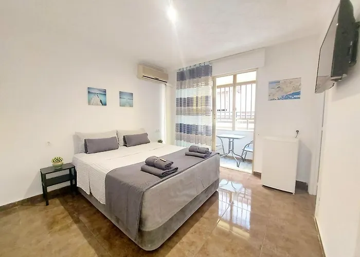 Gloria Host House