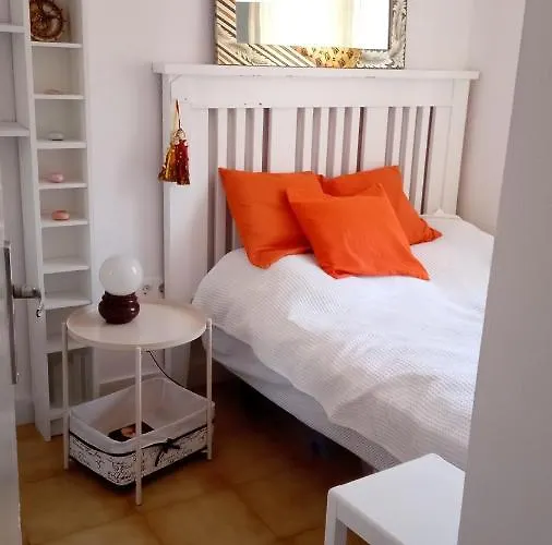 Habitación con baño privado en piso familiar
