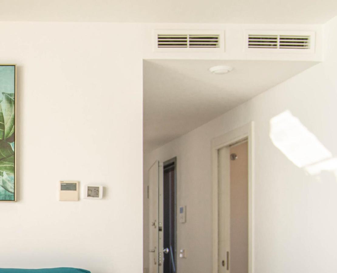 Modern Sea Front East Wind Apartamento *