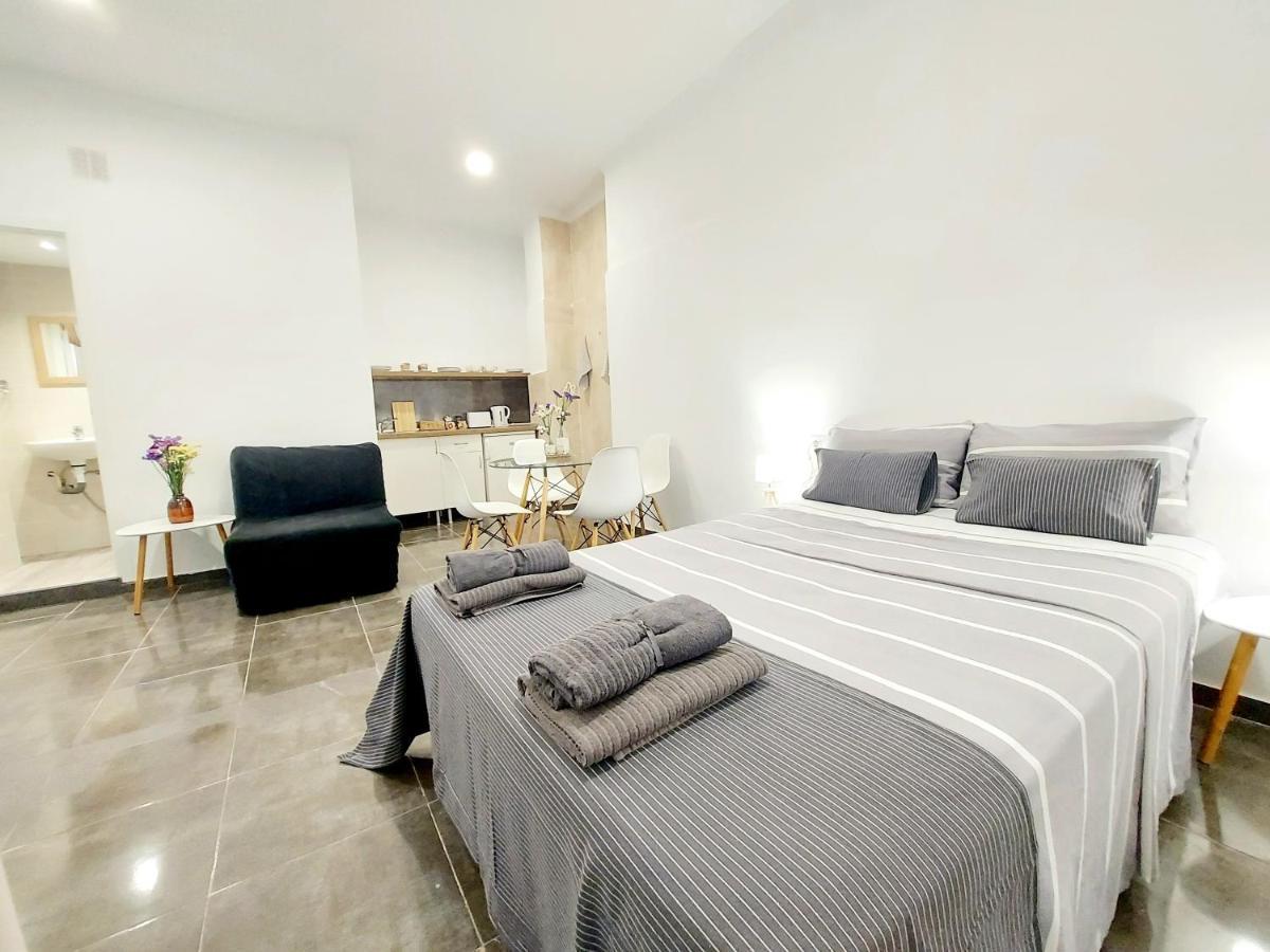 Gloria Host House *