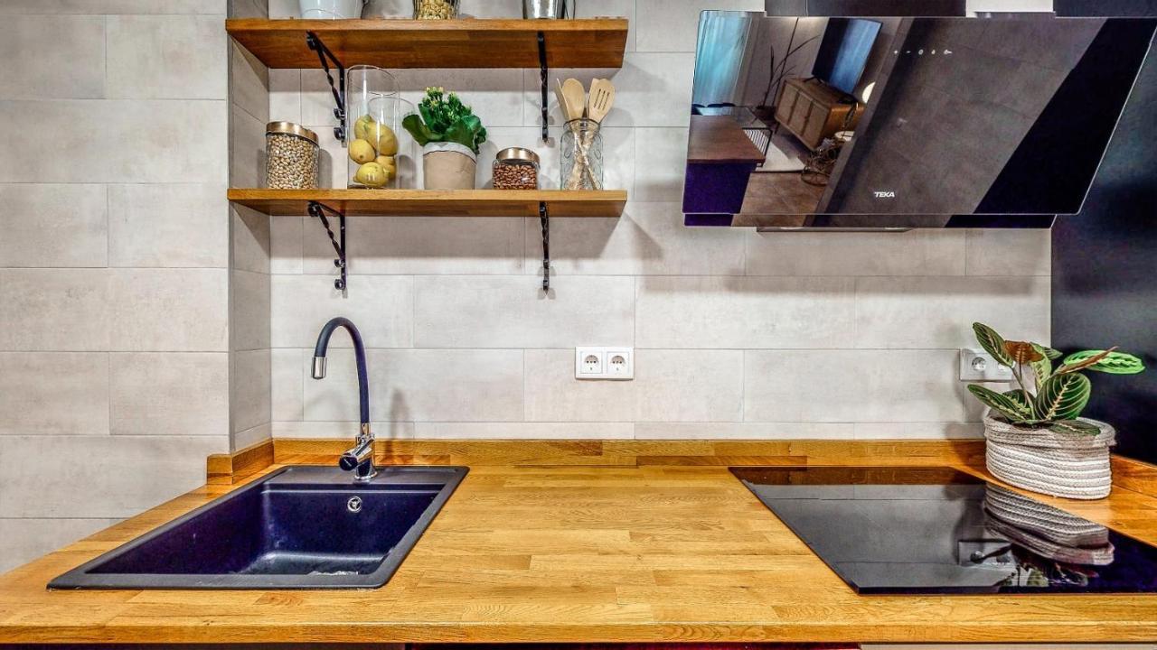 Holisplace- Lovely In Downtown Apartment *