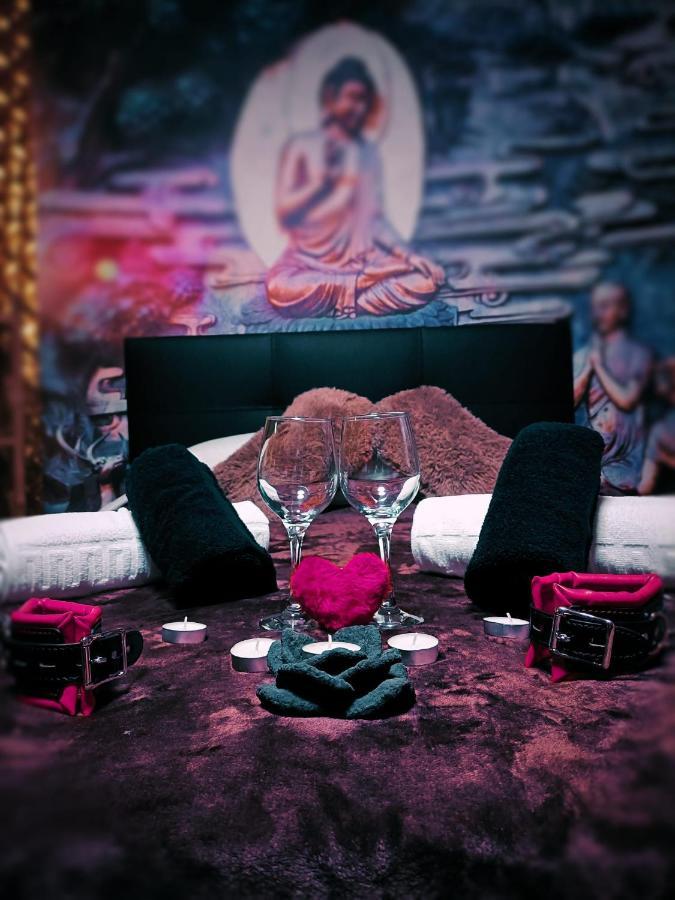 Love hotel Eternity