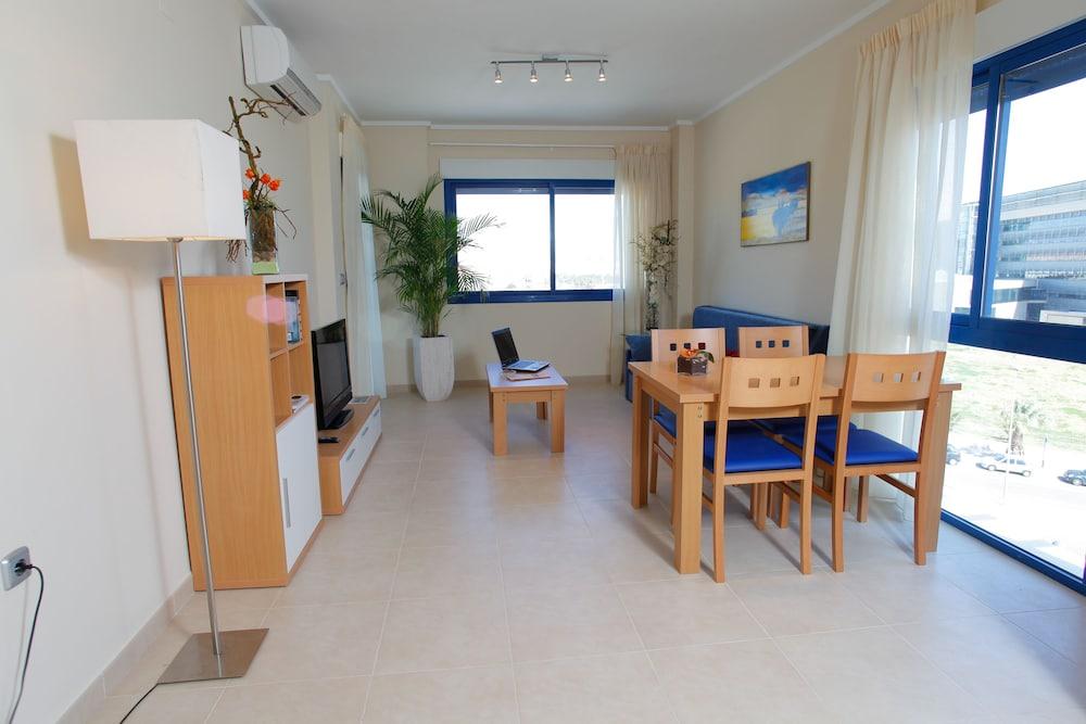 Hills Apartahotel 4*