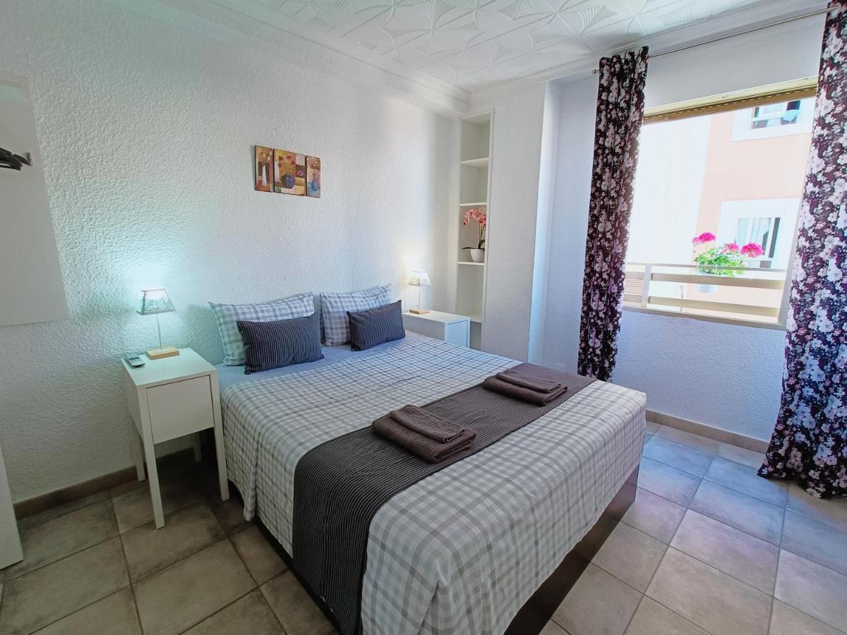 Gloria Host House *