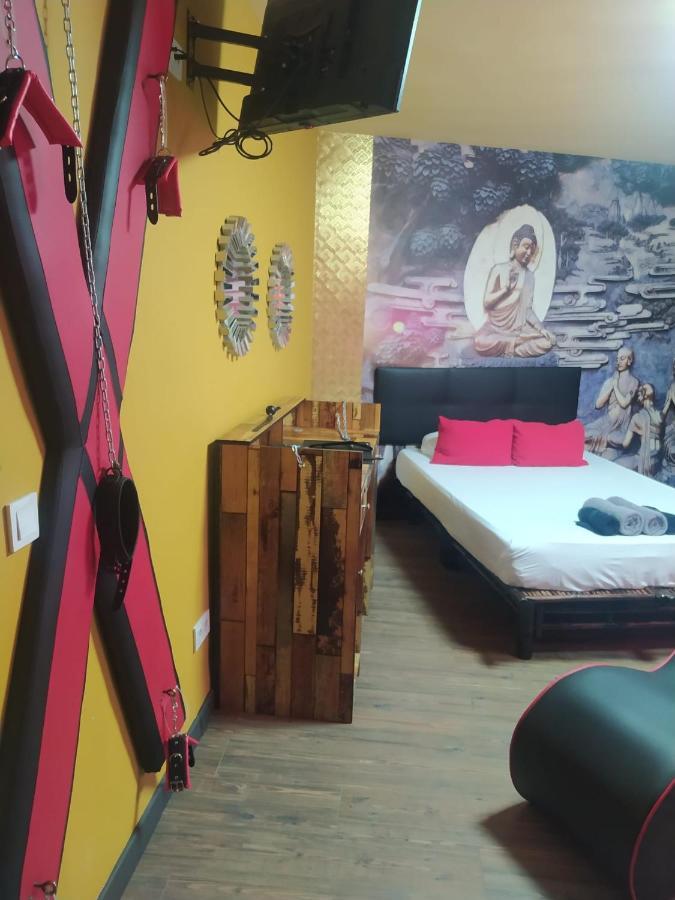 Love hotel Eternity