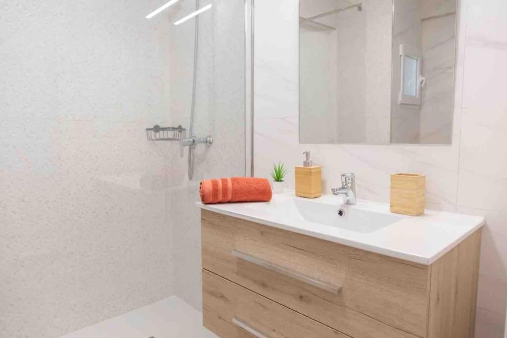 Modern And New 3 Beds, 2 Bath,ac *