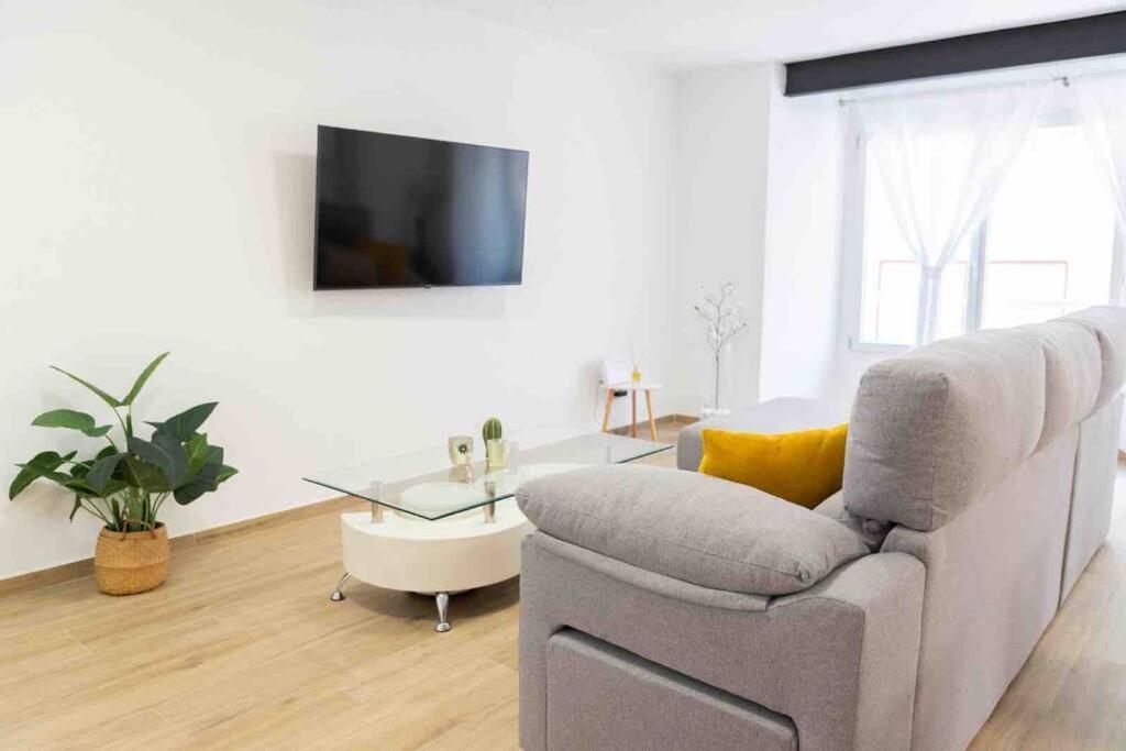 Modern And New 3 Beds, 2 Bath,ac Apartment