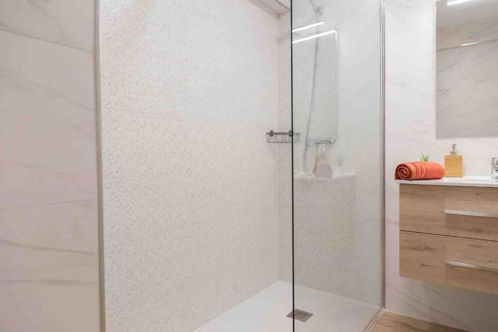 Modern And New 3 Beds, 2 Bath,ac * Alicante