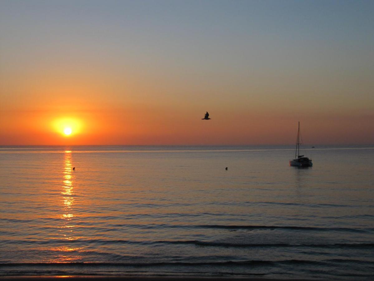Apartment Excepcional Amanecer Al Borde De Playa Y Mar, En Roquetes