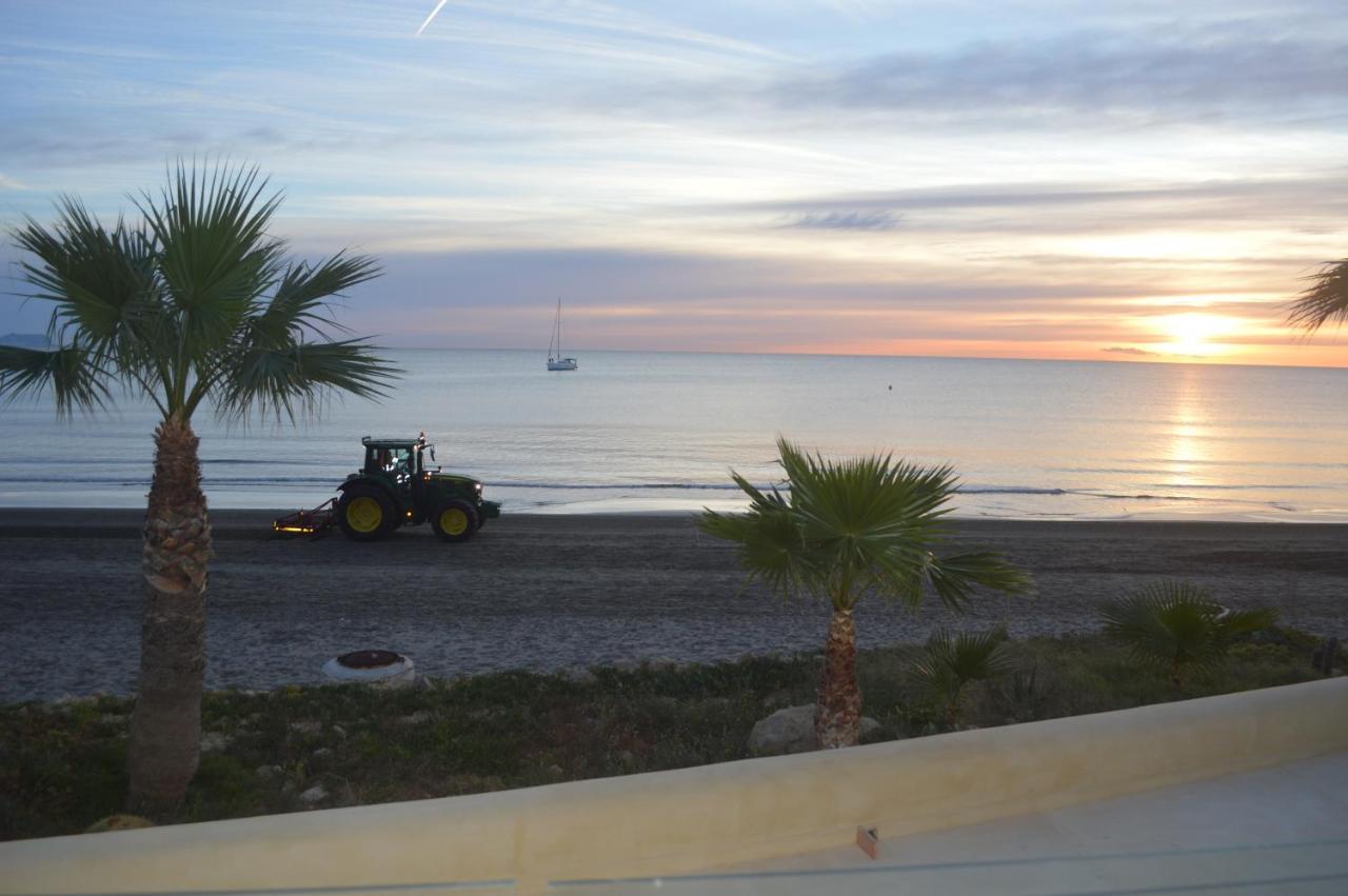 Excepcional Amanecer Al Borde De Playa Y Mar, En Roquetes Apartment