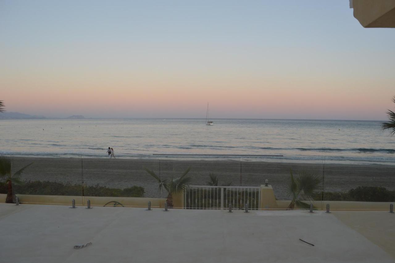 Excepcional Amanecer Al Borde De Playa Y Mar, En Roquetes Alicante