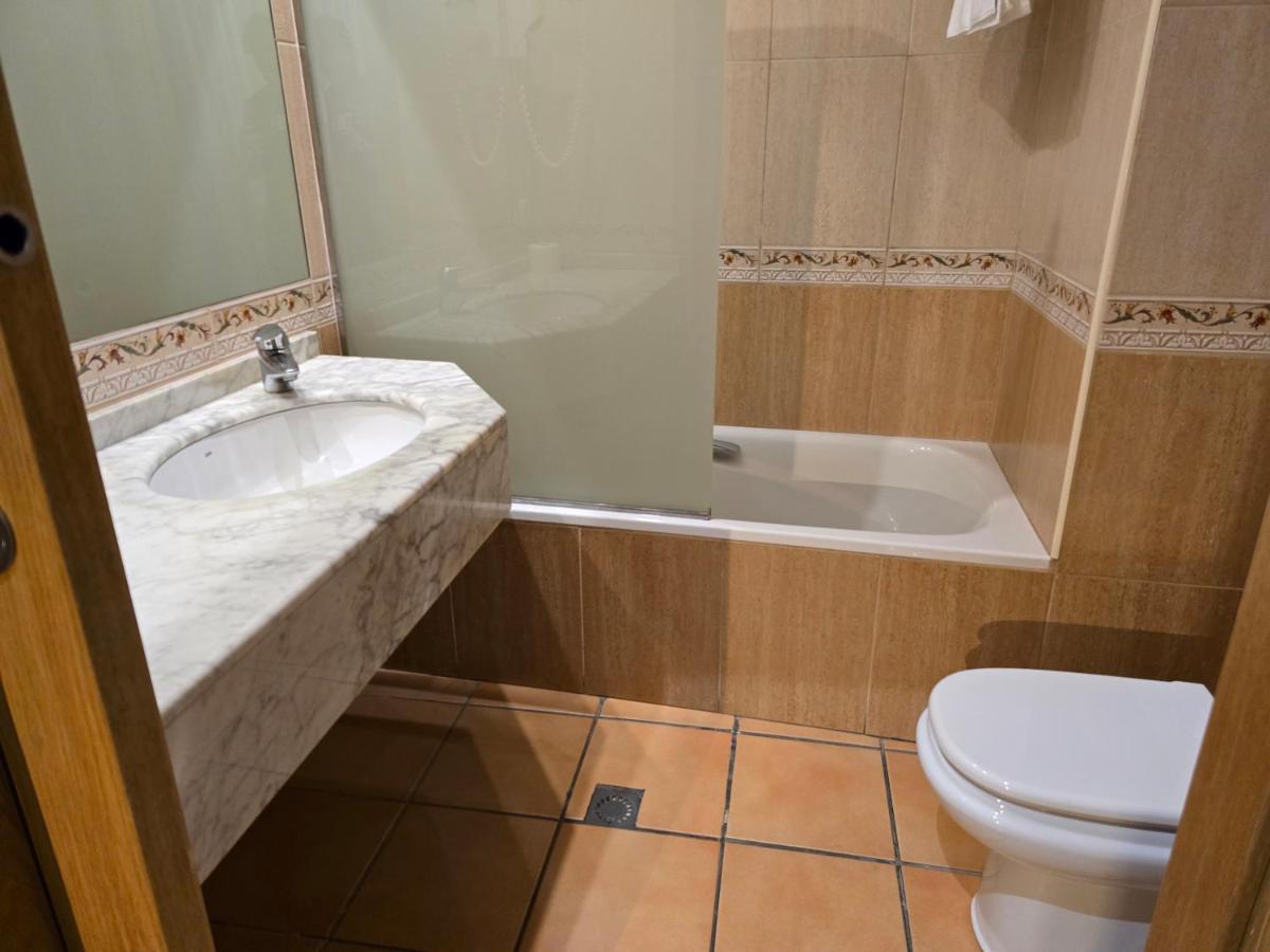 Rambla Contactless Hotel 2*