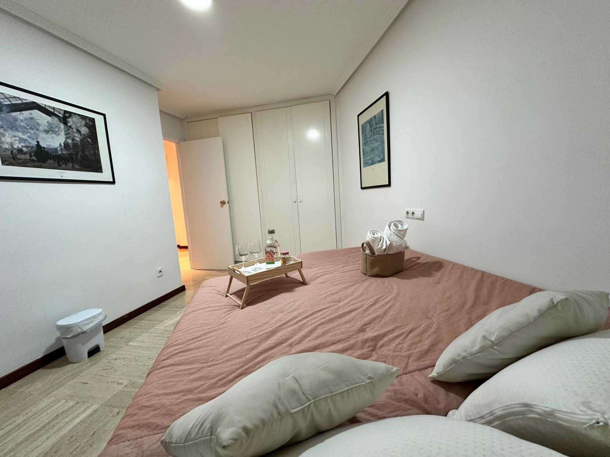 Habitación en casa particular Moderna En El Corazon De *
