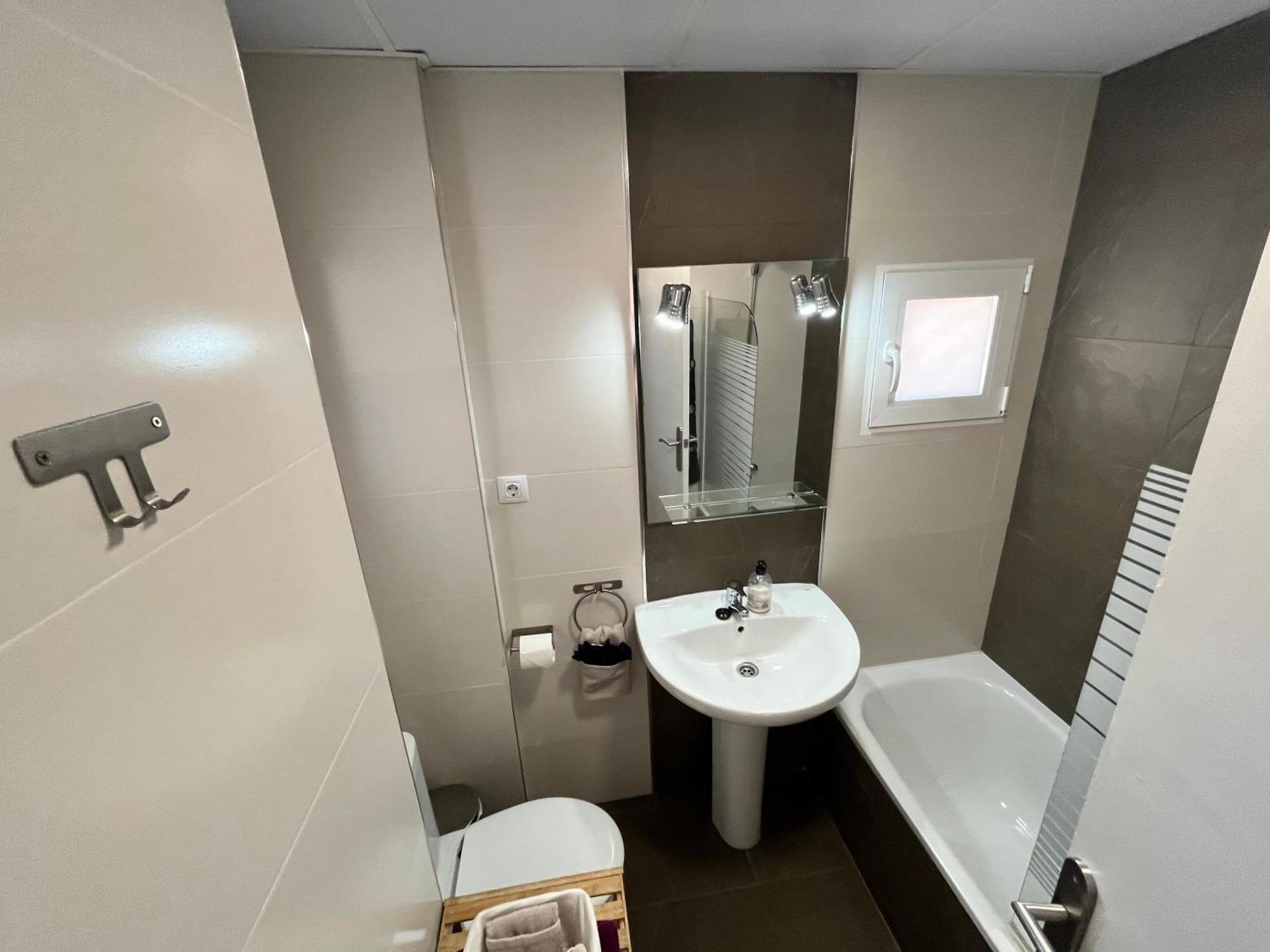4 Bedrooms -seneca Center *