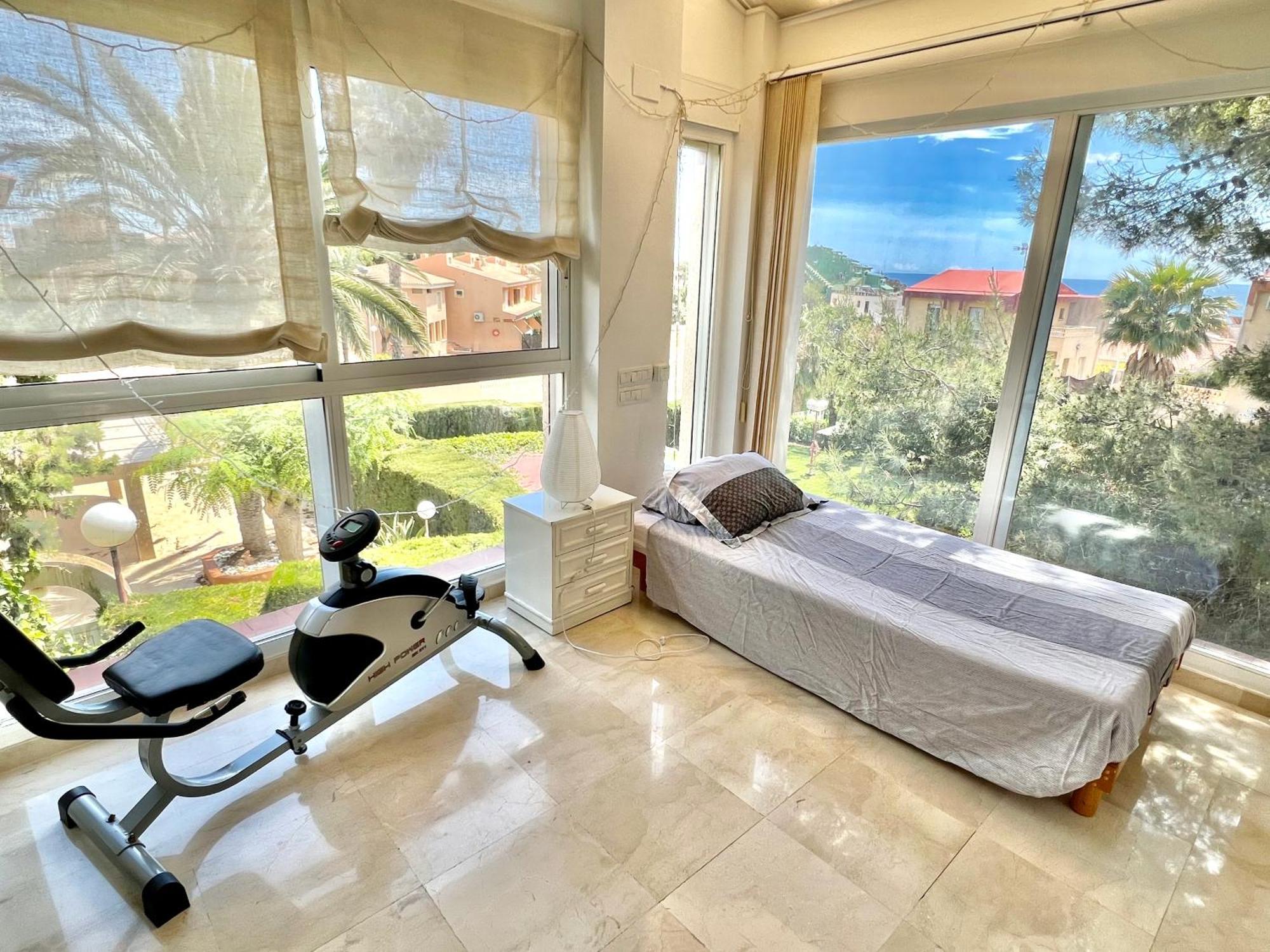 Holiday home Beachside 4-bedroom With Pool Alicante