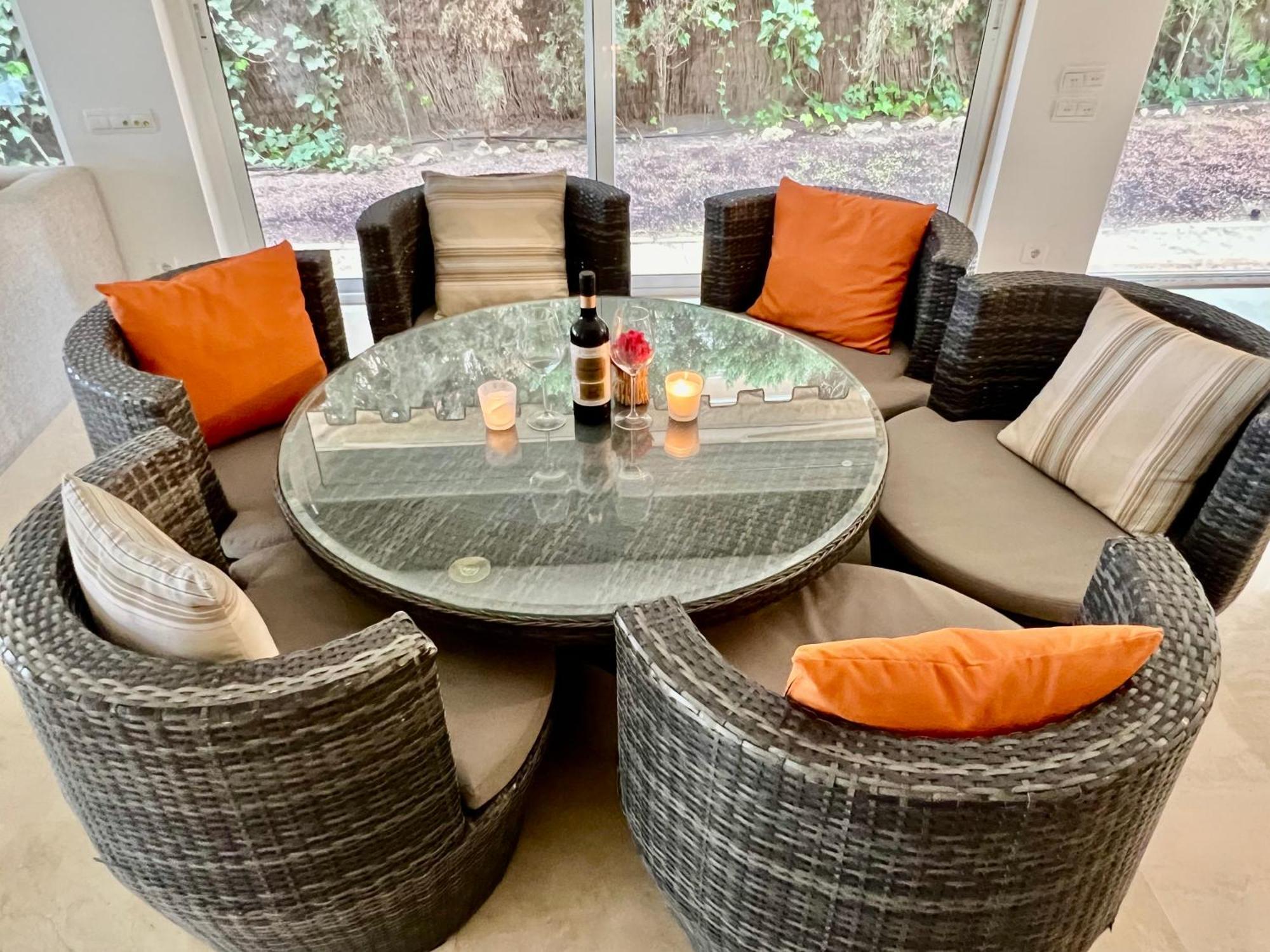 Holiday home Beachside 4-bedroom With Pool