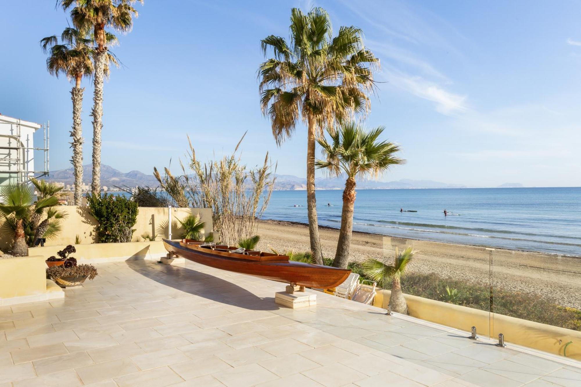 Excepcional Amanecer Al Borde De Playa Y Mar, En Roquetes Apartment *